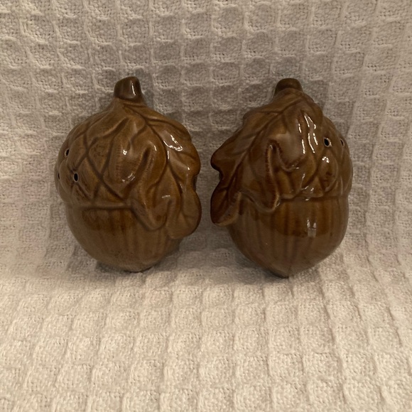Chris Madden Acorn Salt & Pepper Shakers - Picture 2 of 7